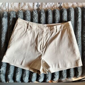 Express Women’s Khaki Shorts Size 7/8